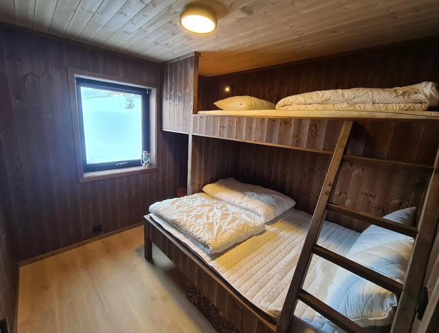 Ladebua * Brunstad